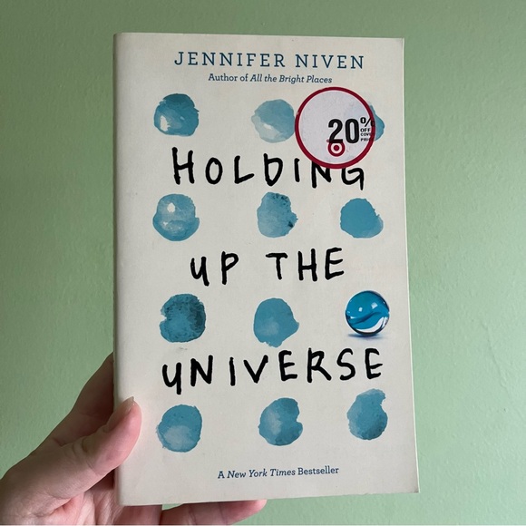 📚4/25$📚 Holding Up the Universe Book by Jennifer Niven - Picture 1 of 4